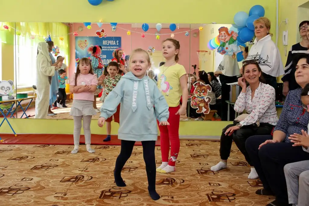 Праздник "Должны смеяться дети!" в рамках инклюзивного фестиваля #ЛЮДИКАКЛЮДИ - 2022