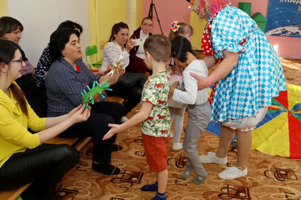 Праздник "Должны смеяться дети!" в рамках инклюзивного фестиваля #ЛЮДИКАКЛЮДИ - 2022