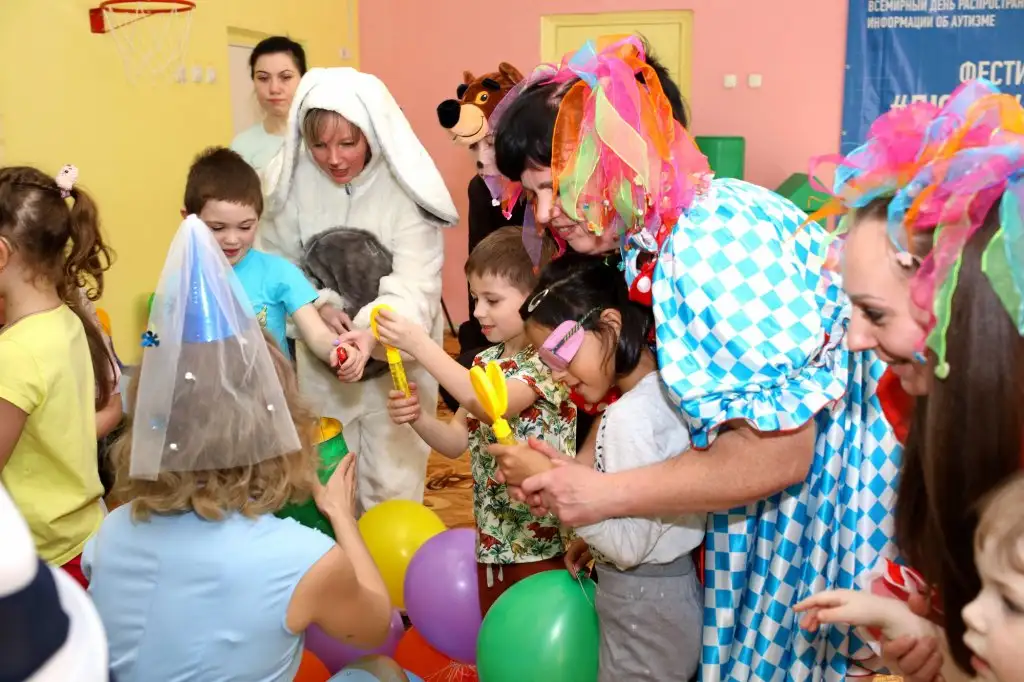 Праздник "Должны смеяться дети!" в рамках инклюзивного фестиваля #ЛЮДИКАКЛЮДИ - 2022