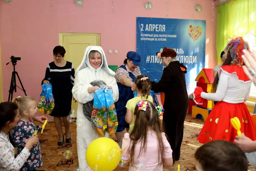 Праздник "Должны смеяться дети!" в рамках инклюзивного фестиваля #ЛЮДИКАКЛЮДИ - 2022