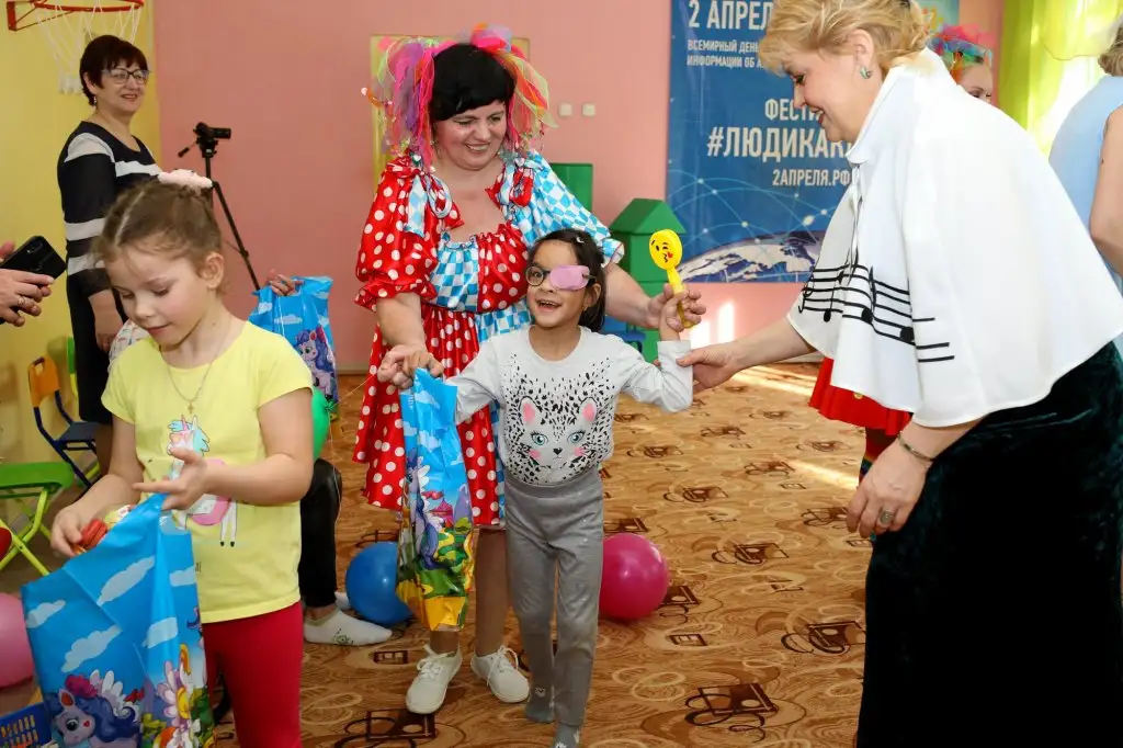 Праздник "Должны смеяться дети!" в рамках инклюзивного фестиваля #ЛЮДИКАКЛЮДИ - 2022